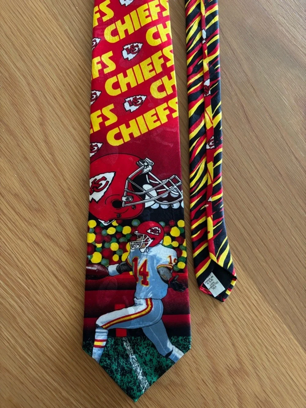 Vintage Kansas City Chiefs Silk Tie NFL Football Arrowhead Stadium Graphic
